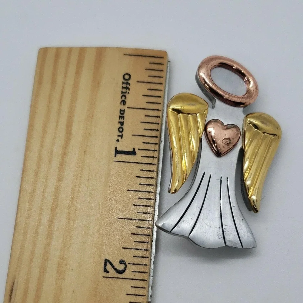 Vintage tri-tone signed AVON Angel with heart, wings, halo‎ brooch pin